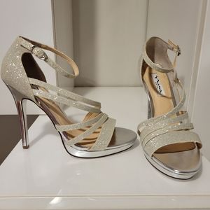 NEW WITH TAGS NINA SILVER HEELS SIZE 8M